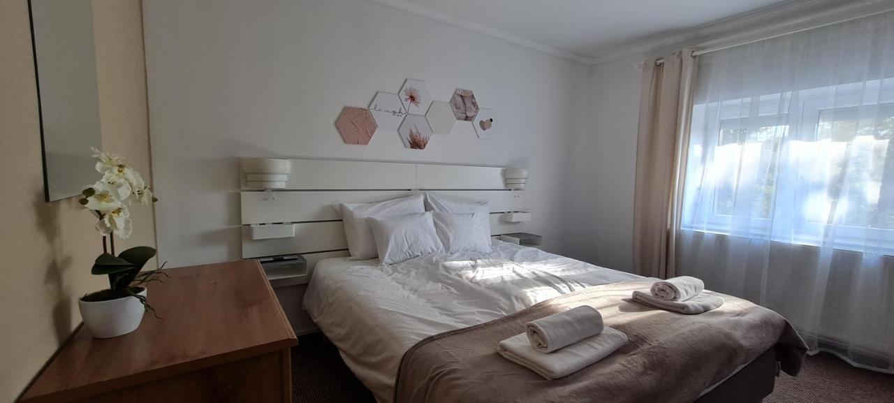 Lugas Apartman Miskolctapolca 2 Haloszoba Dezsa Es Jakuzzi Koezel A Barlangfuerdohoez Exterior photo