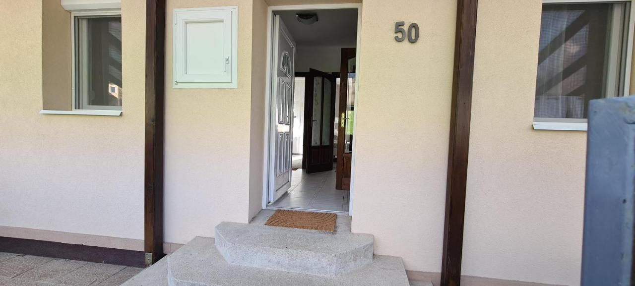 Lugas Apartman Miskolctapolca 2 Haloszoba Dezsa Es Jakuzzi Koezel A Barlangfuerdohoez Exterior photo