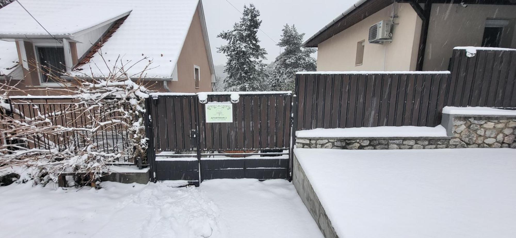 Lugas Apartman Miskolctapolca 2 Haloszoba Dezsa Es Jakuzzi Koezel A Barlangfuerdohoez Exterior photo