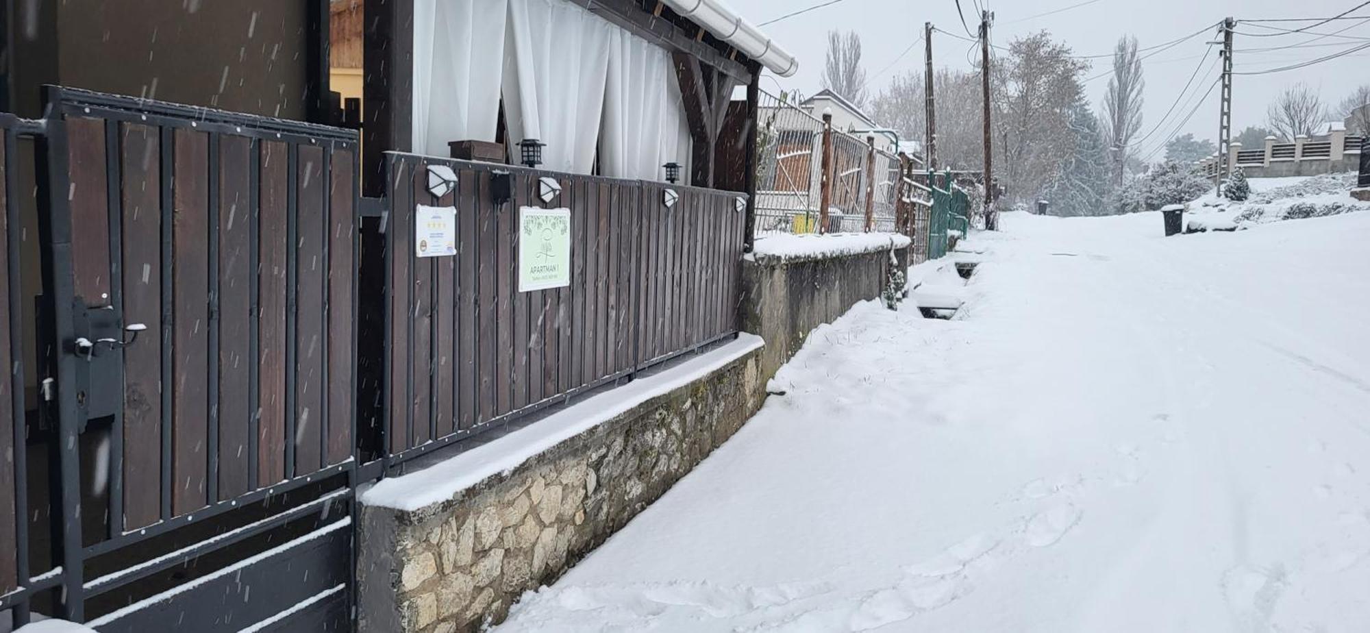 Lugas Apartman Miskolctapolca 2 Haloszoba Dezsa Es Jakuzzi Koezel A Barlangfuerdohoez Exterior photo
