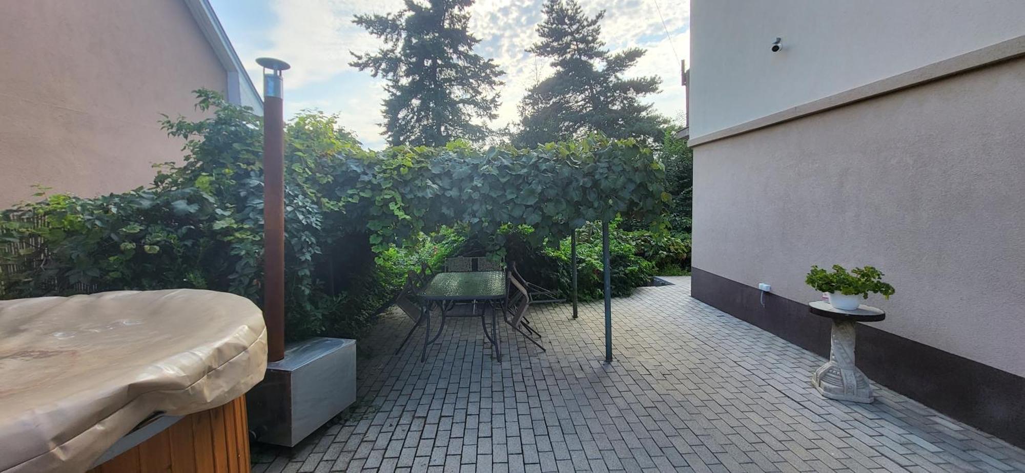Lugas Apartman Miskolctapolca 2 Haloszoba Dezsa Es Jakuzzi Koezel A Barlangfuerdohoez Exterior photo