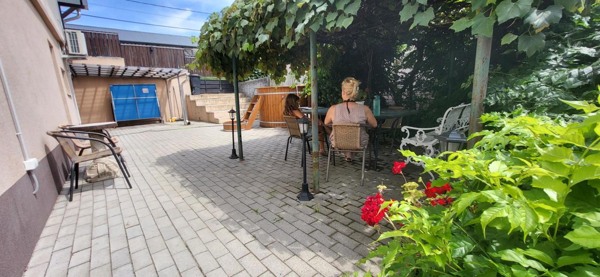 Lugas Apartman Miskolctapolca 2 Haloszoba Dezsa Es Jakuzzi Koezel A Barlangfuerdohoez Exterior photo